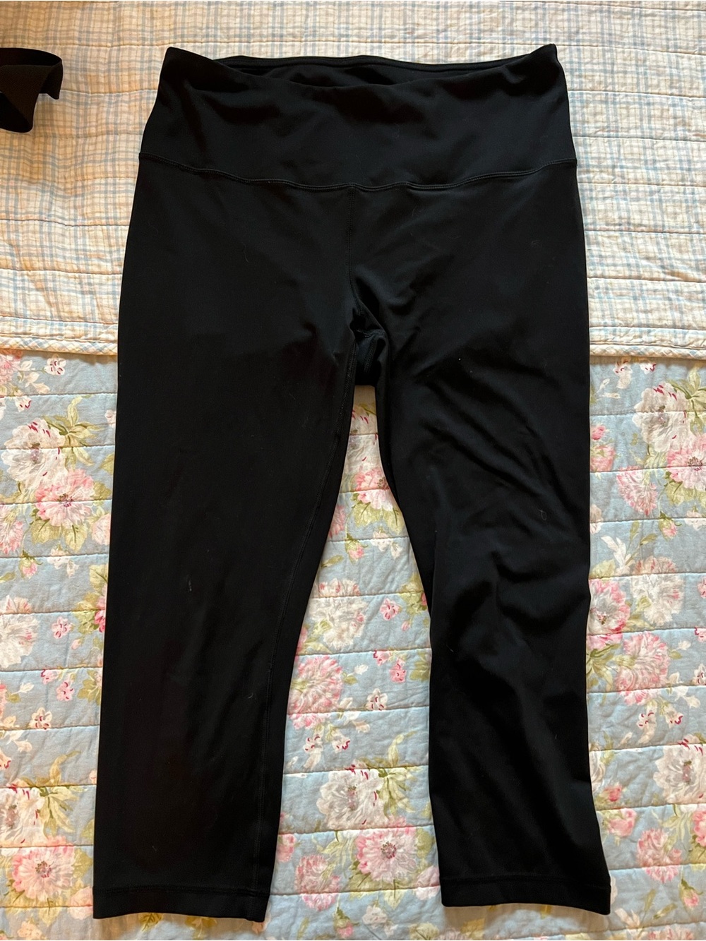 Lot of 5 Yogalicious lux Black Capri Leggings